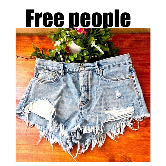 We The Free Pants - Free People ~We The free blue jeans shorts preloved  Size: 28